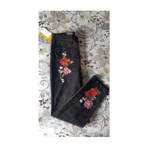 Embroidered "booty fit" denim